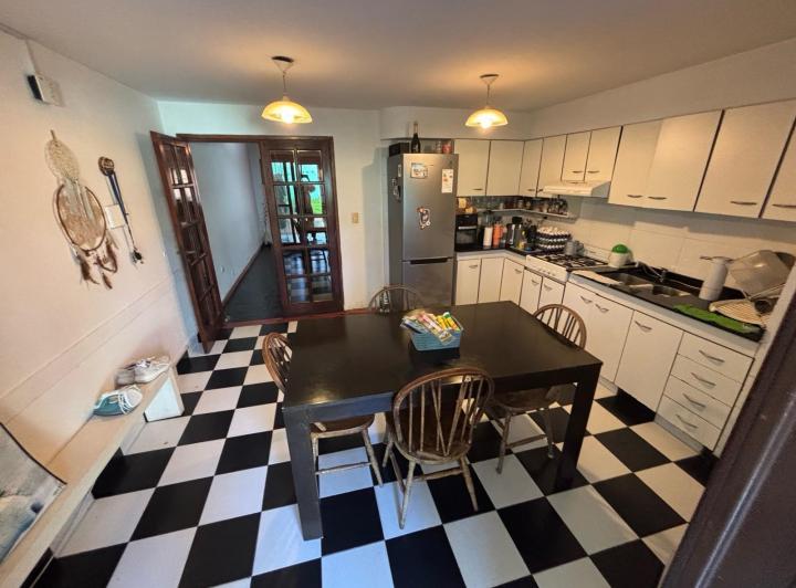 Casa · 160m² · 5 Ambientes · 1 Cochera
