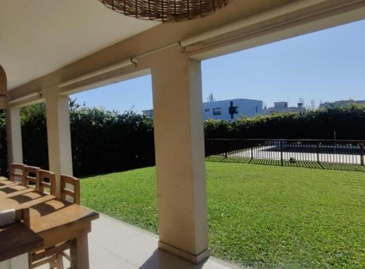 Casa · 196m² · 5 Ambientes · 4 Cocheras