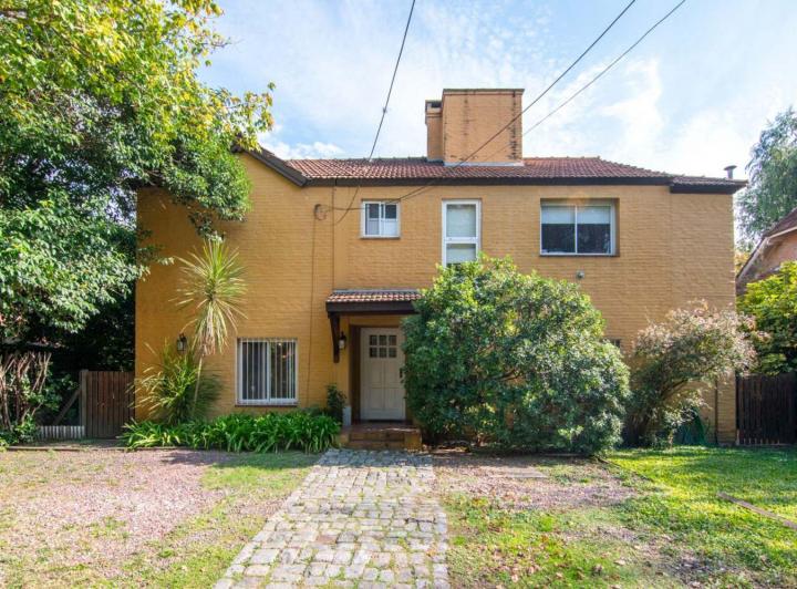Casa · 150m² · 5 Ambientes · 2 Cocheras