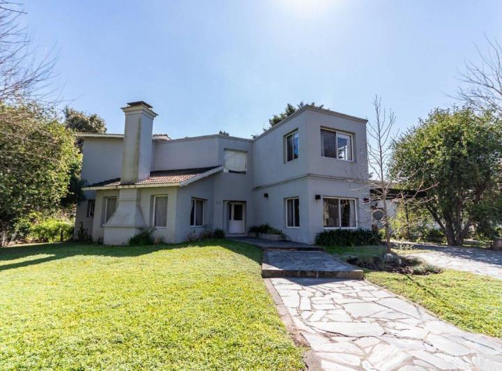 Casa · 259m² · 5 Ambientes · 2 Cocheras