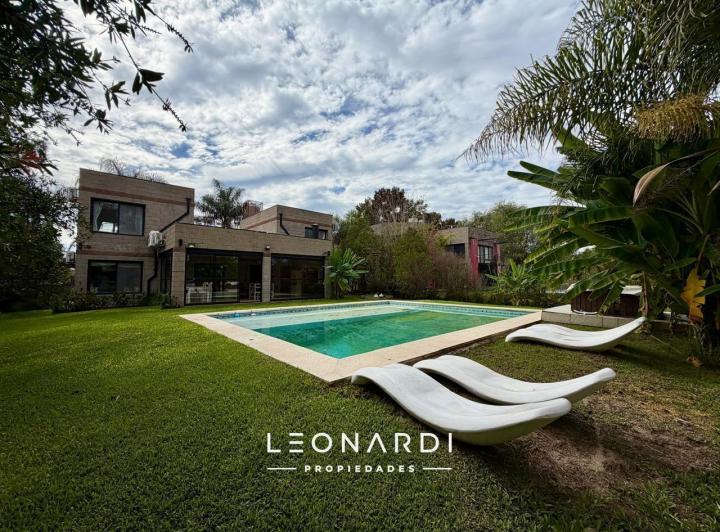 Casa · 171m² · 5 Ambientes · 2 Cocheras