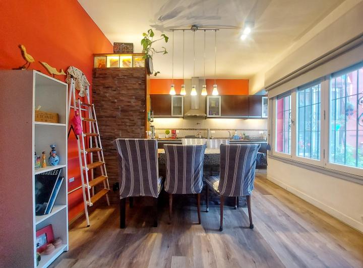 Casa · 230m² · 7 Ambientes · 1 Cochera