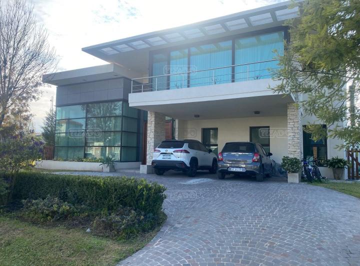 Casa · 460m² · 6 Ambientes