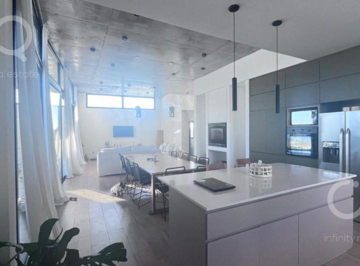 Casa · 200m² · 5 Ambientes · 2 Cocheras