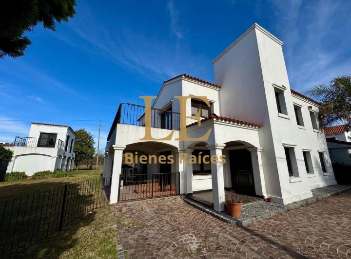 Casa · 370m² · 5 Ambientes · 5 Cocheras
