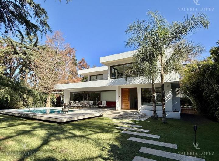 Casa · 252m² · 6 Ambientes