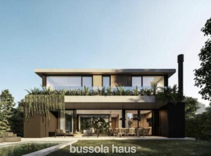 Casa · 283m² · 6 Ambientes · 2 Cocheras