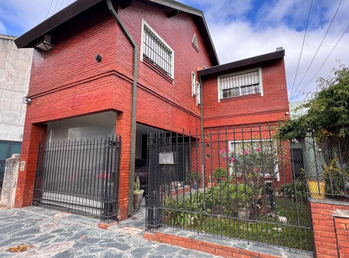 Casa · 198m² · 6 Ambientes · 1 Cochera