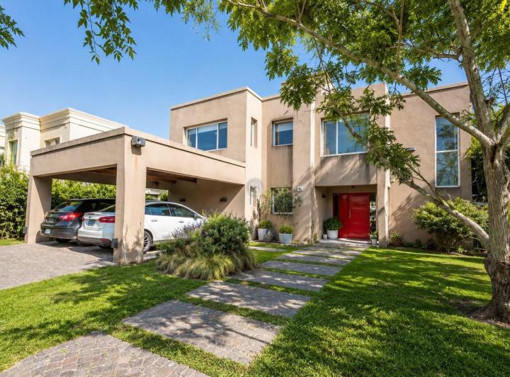 Casa · 262m² · 6 Ambientes · 6 Cocheras