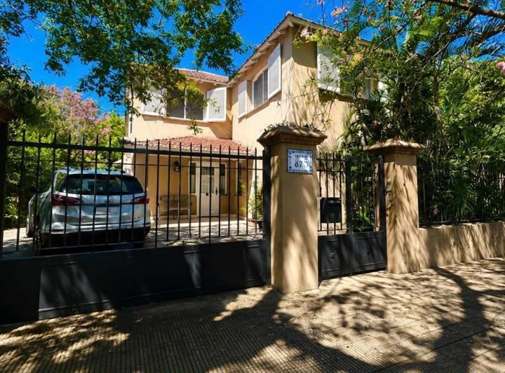 Casa · 343m² · 9 Ambientes · 2 Cocheras