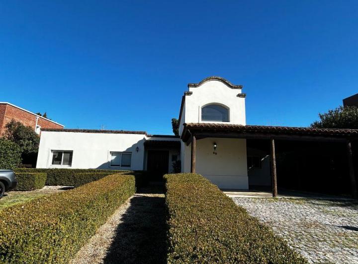 Casa · 182m² · 5 Ambientes · 3 Cocheras