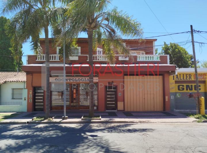 Casa · 430m² · 6 Ambientes · 3 Cocheras