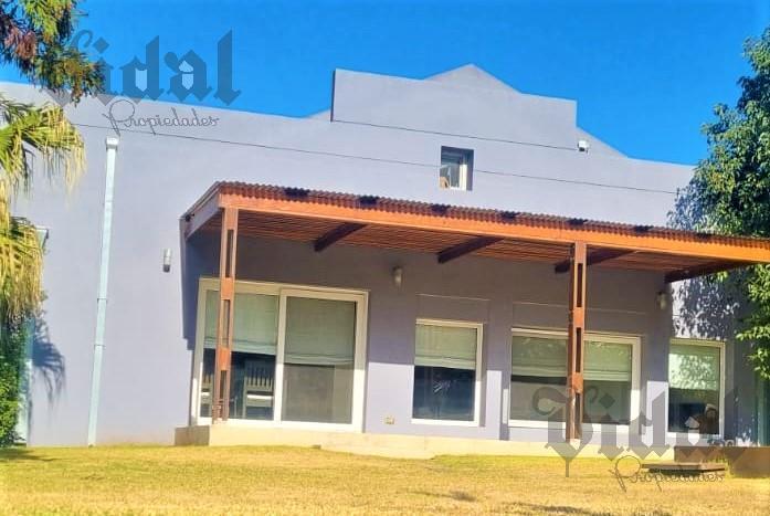 Casa · 205m² · 5 Ambientes · 3 Cocheras