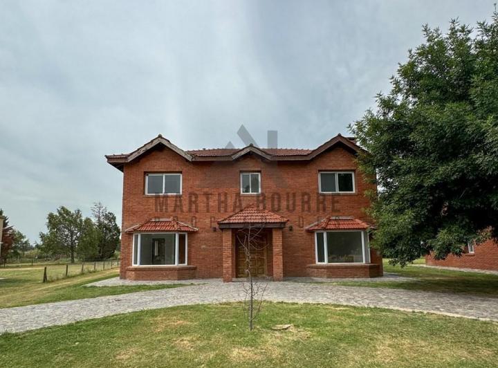 Casa · 205m² · 5 Ambientes · 1 Cochera