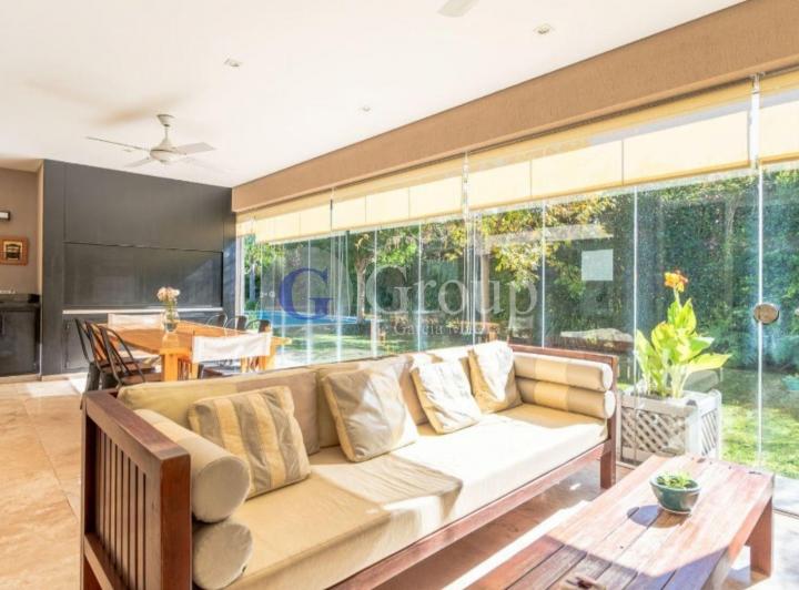 Casa · 199m² · 6 Ambientes · 4 Cocheras