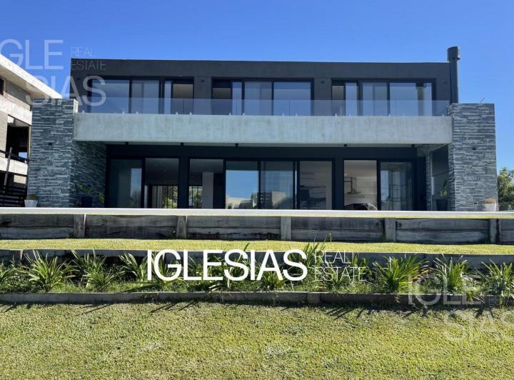 Casa · 530m² · 7 Ambientes · 2 Cocheras