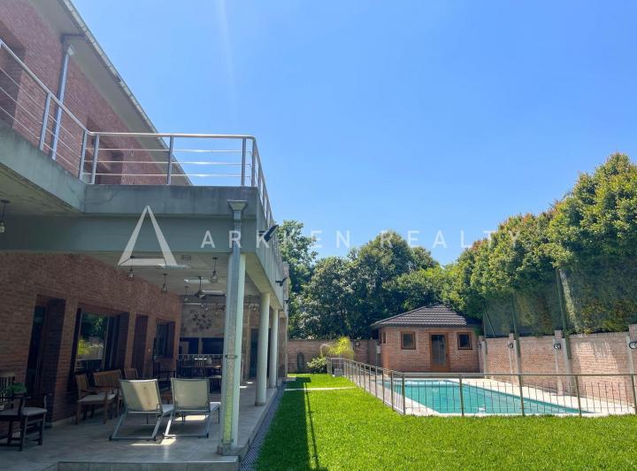 Casa · 670m² · 5 Ambientes · 2 Cocheras