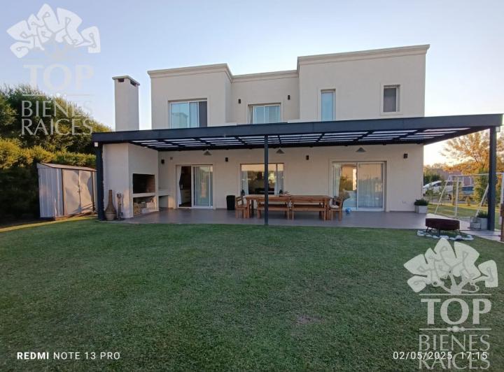 Casa · 216m² · 4 Ambientes
