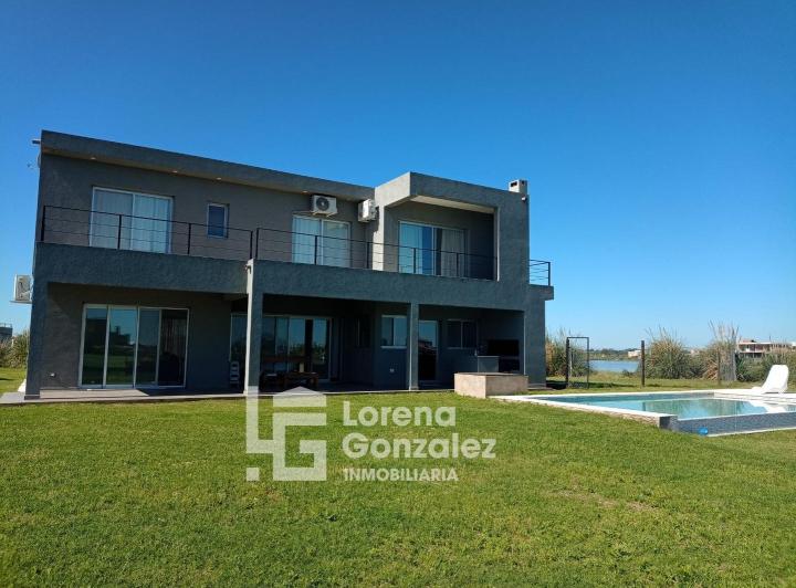Casa · 230m² · 5 Ambientes · 4 Cocheras