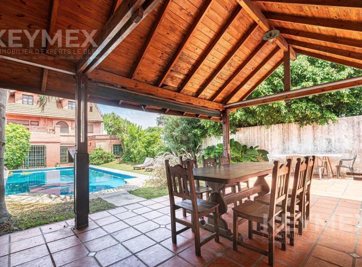 Casa · 299m² · 6 Ambientes · 3 Cocheras