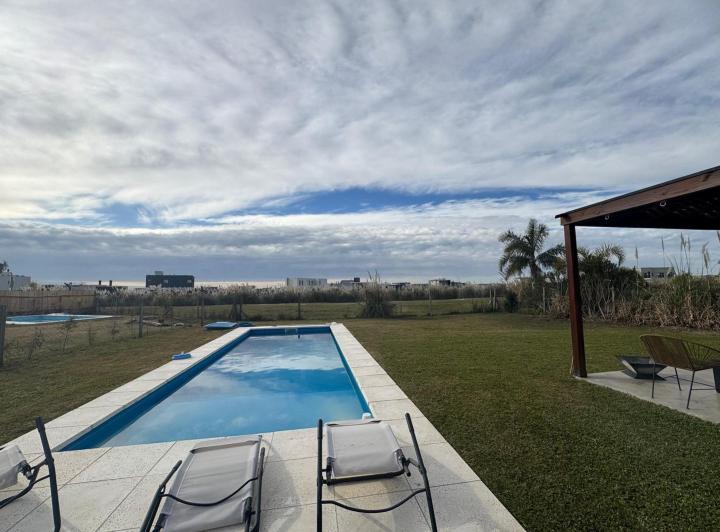 Casa · 205m² · 7 Ambientes · 2 Cocheras