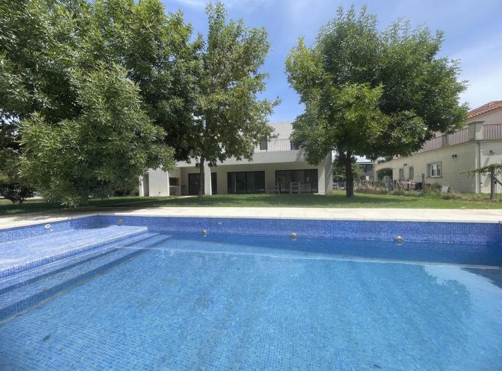 Casa · 346m² · 6 Ambientes · 2 Cocheras