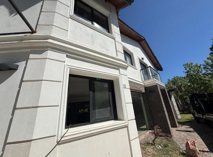 Casa · 316m² · 6 Ambientes · 1 Cochera