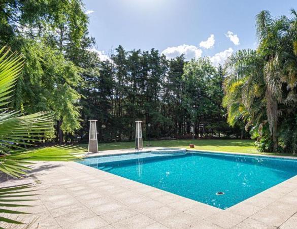Casa · 619m² · 8 Ambientes · 8 Cocheras