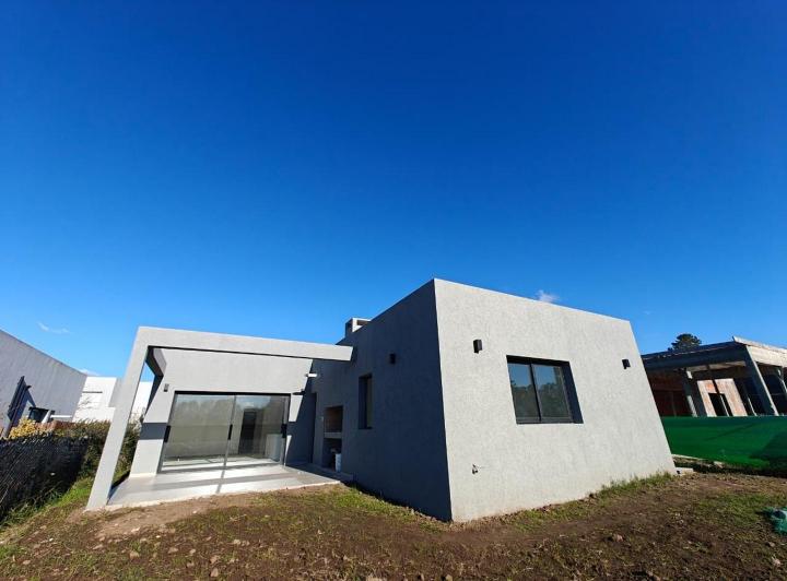 Casa · 179m² · 5 Ambientes · 2 Cocheras