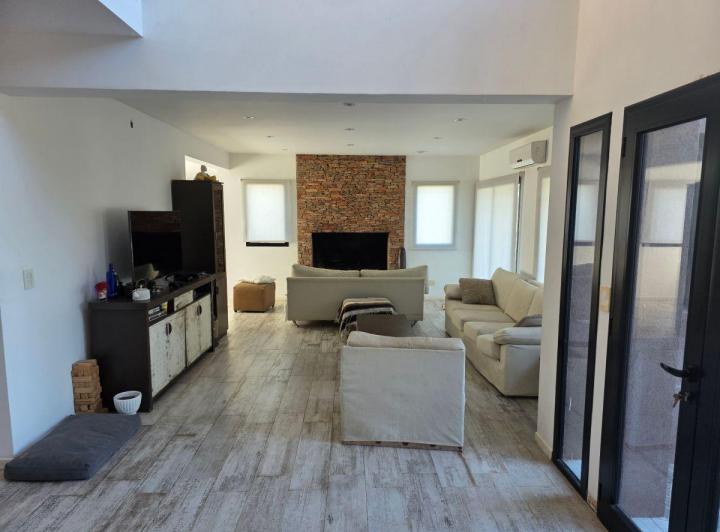 Casa · 261m² · 8 Ambientes