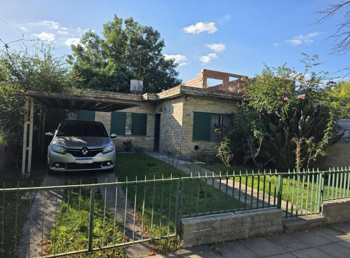 Casa · 98m² · 5 Ambientes · 2 Cocheras