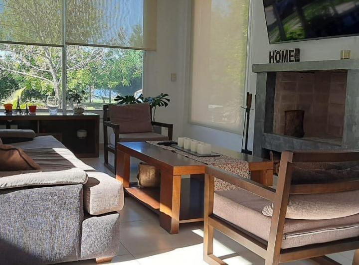 Casa · 185m² · 5 Ambientes · 2 Cocheras