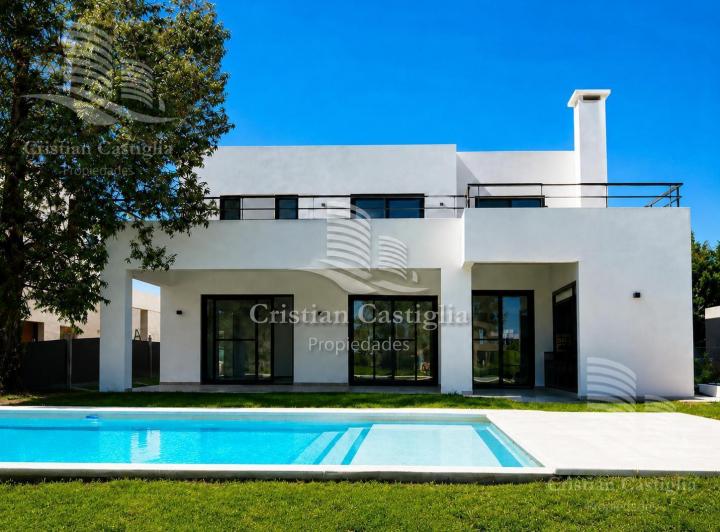 Casa · 270m² · 5 Ambientes · 2 Cocheras