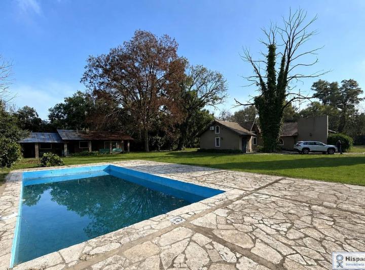Casa · 319m² · 8 Ambientes · 2 Cocheras