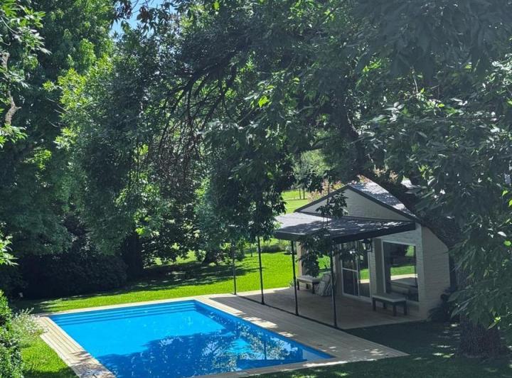 Casa · 345m² · 7 Ambientes · 2 Cocheras