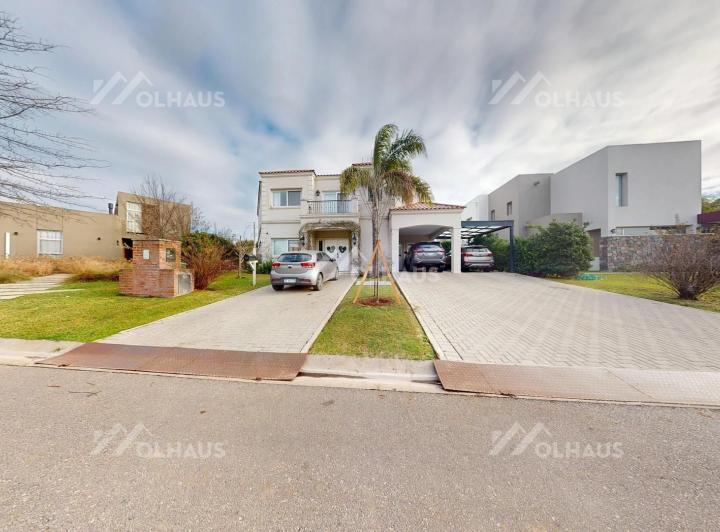 Casa · 300m² · 6 Ambientes · 1 Cochera
