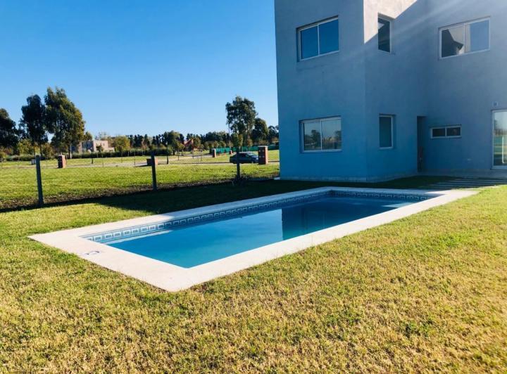 Casa · 170m² · 5 Ambientes · 2 Cocheras