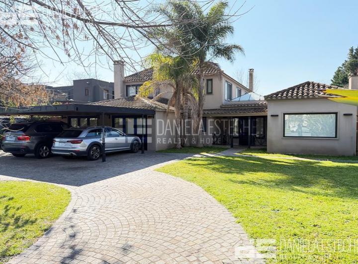 Casa · 430m² · 6 Ambientes · 4 Cocheras