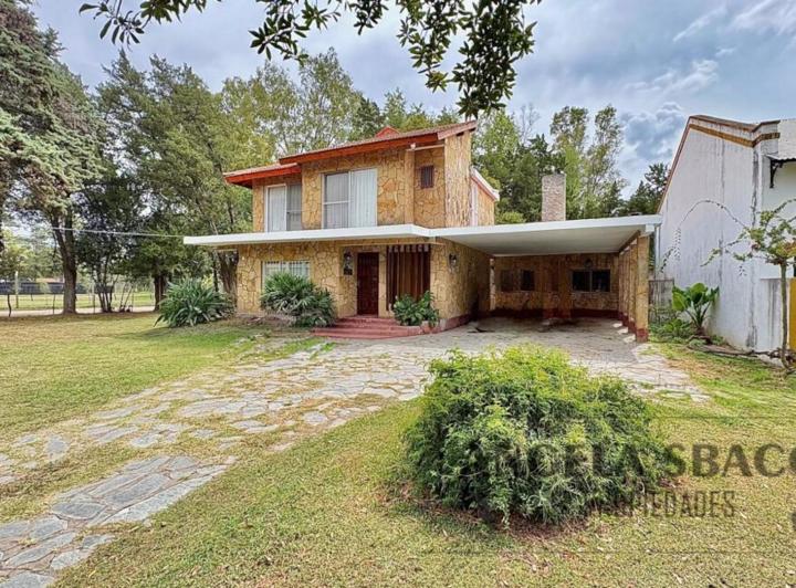 Casa · 130m² · 5 Ambientes · 2 Cocheras