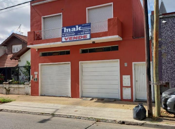 Casa · 300m² · 3 Ambientes · 2 Cocheras