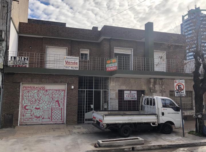Casa · 1m² · 8 Ambientes · 3 Cocheras