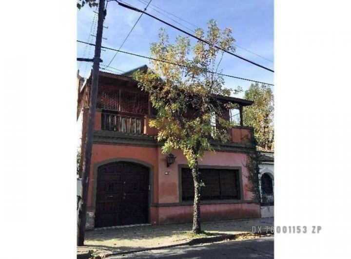 Casa · 270m² · 6 Ambientes · 1 Cochera