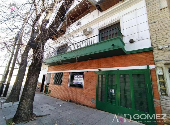 Casa · 220m² · 5 Ambientes · 1 Cochera