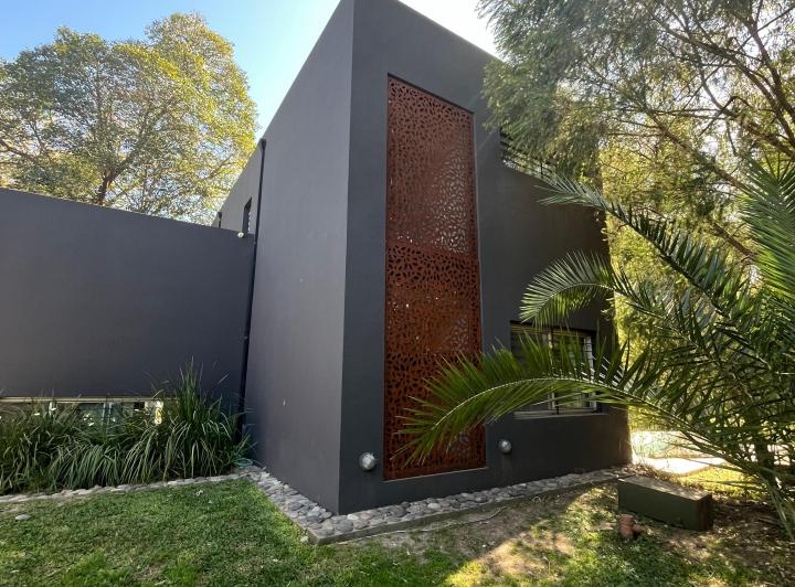 Casa · 315m² · 7 Ambientes · 2 Cocheras