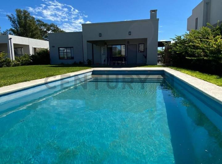 Casa · 160m² · 6 Ambientes · 2 Cocheras