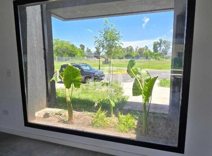 Casa · 181m² · 5 Ambientes · 2 Cocheras