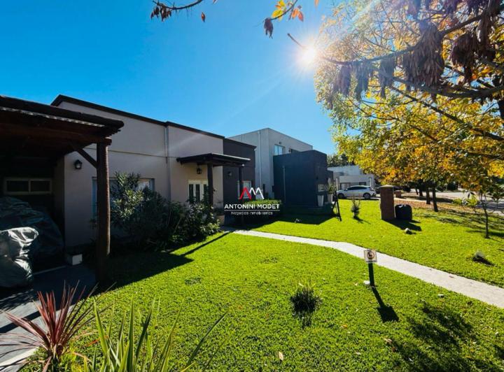Casa · 186m² · 5 Ambientes · 2 Cocheras