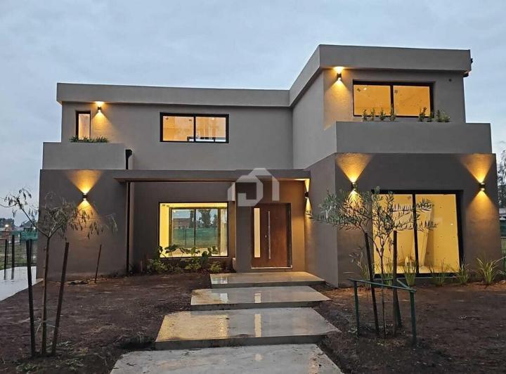 Casa · 181m² · 6 Ambientes · 2 Cocheras