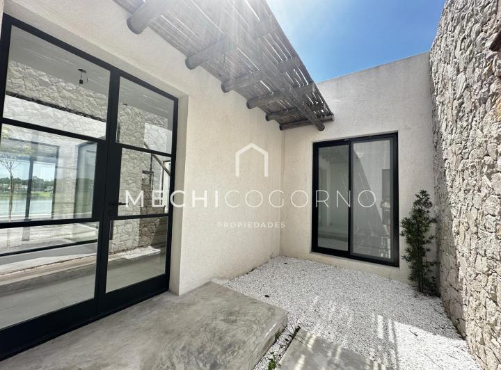 Casa · 223m² · 5 Ambientes · 3 Cocheras