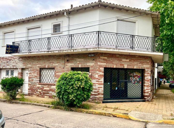 Casa · 250m² · 7 Ambientes · 1 Cochera
